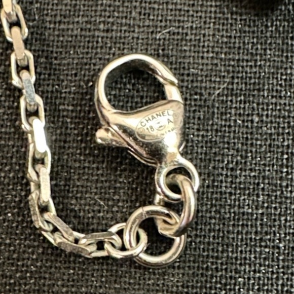 Chanel Necklacece Limited piece pre fall 2018. Christmas sale - Picture 3 of 15